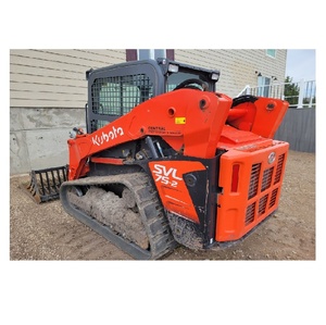 Chargeuse sur chenilles Kubota SVL75-2 propre, offrant une capacité de charge nominale de 2300 lb et un moteur diesel robuste de 74 ch. - Product Image 6