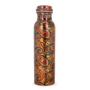 Élégante bouteille d'eau en métal cuivré fabriquée à la main détaillant le couvercle paille 1000ml étanche écologique Axiom Home Accents ayurvédique - Product Image 1