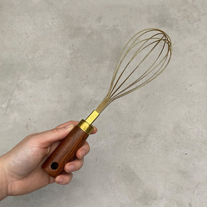 Batteur à œufs en acier inoxydable <span class=keywords><strong>EB08</strong></span> avec manche en bois Fouet à crème manuel pour la cuisine domestique Utilisation de la pâtisserie - Product Image 3