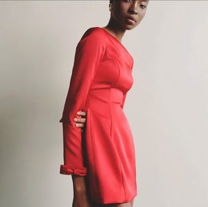 Vestido Mini Rojo Clásico Refinado de Manga Larga, Silueta Perfectamente Favorecedora, Hecho en Vietnam - Product Image 3