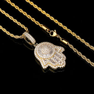 Pendentif Main Hamsa en Or Rose 14k Personnalisé Nouveau Design Collier Fatima Baguette Micro Pave Luxe Charme Moissanite Pendentifs Charms - Product Image 2