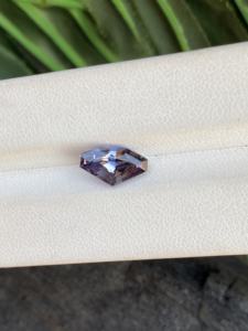 Certifié Rare Natural Tanzanite Bio Color Fancy Cut Shape Gemstone avec une excellente qualité de lustre, Zoisite naturel 1.97 Carat. - Product Image 4