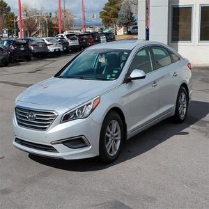 2016 Hyun-dai Sonata FWD con asientos de cuero Caja de cambios automática y manual Cámara trasera R17 Estante de techo de aleación Estado usado - Product Image 1