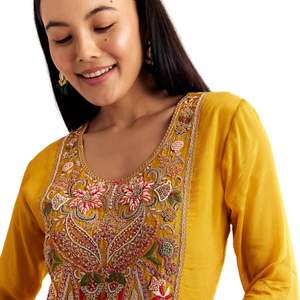 Traje amarillo Chinon Zardosi Kurta Palazzo, venta al por mayor de Ropa Étnica para mujer, proveedor de fábrica de ropa OEM, fabricante de moda personalizado - Product Image 3