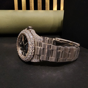 Reloj de Lujo con Movimiento ETA, Acero Inoxidable, Diseño Semi-Iced Out, Unisex, Resistente al Agua 3BAR, Caja de 41mm - Product Image 2