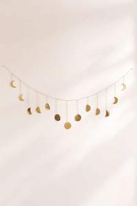 Guirlande murale en métal doré de 50 pouces avec 13 phases lunaires pour la vente en gros - Product Image 4