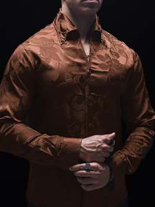 Mud Brown Floral Jacquard Cooper Collar Camisa de manga larga y resistente a las arrugas Estilo cocido ligero para Primavera/Verano - Product Image 4