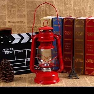 Lanterne en métal antique, porte-bougie décoratif rustique, accent vintage pour la maison, pour un éclairage doux et chaleureux et une décoration intérieure classique - Product Image 4