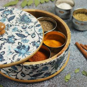 Boîte à épices en bois imprimé floral bleu fait à la main avec pots à épices en acier inoxydable au prix de gros par HF CRAFTS - Product Image 3