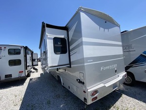 Autocaravana de Lujo Usada FORESTER 2401B Blanca, Emisión Euro 5, Capacidad para 4-6 Personas, RV Camper con Piso Acrílico y Cocina - Product Image 4