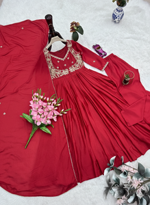 Traje Anarkali de Georgette Rojo Premium de Unity Luxure con Bordado y Dupatta a Juego, Elegante para Fiestas y Bodas - Product Image 4