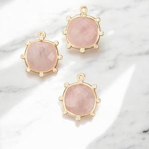 Pierre précieuse de quartz rose en forme de coussin en argent 925 en vrac avec pendentif à breloques CZ - Product Image 1