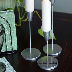 Bougeoir conique en métal argenté au design élégant pour la décoration de mariage et de noël - Product Image 6