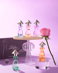 Mini coffret de parfums floraux pour femme Miss Saigon Elegance, collection format voyage 5x15ml Eau de Parfum du Vietnam - Product Image 5