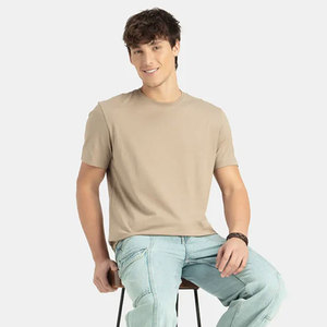 Camiseta de algodón Supima súper peinado transpirable de corte regular con cuello redondo esencial - Product Image 6
