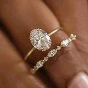 Anillo de Compromiso con Diamante Cultivado en Laboratorio de Corte Ovalado con Estilo Elegante en Oro Rosa para Mujer - Product Image 2