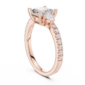 Anillo de Compromiso con Diamante Corte Princesa y Diamantes Laterales Cónicos |   Anillo de Joyería Fina de Lujo para Mujer - Product Image 2