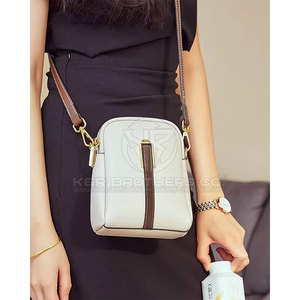 Sac à bandoulière pour femme de qualité supérieure avec finition en cuir souple et intérieur spacieux pour sac à bandoulière de luxe essentiel pour femme - Product Image 6