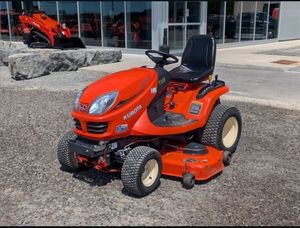 Tondeuse à gazon Kubota GR2120 à faible consommation de carburant, tracteur de jardin robuste avec une construction solide et un moteur fiable. - Product Image 3