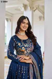 Nouvelle collection de mariage Lehenga Choli en tissu pur Vichitra avec broderie et travail de séquence avec broderie au fil Lehenga Choli - Product Image 4