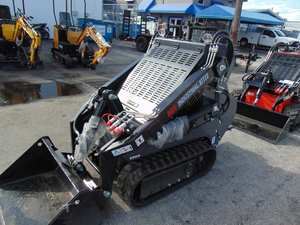 Mini-chargeuse sur pneus AGT KTT23 en gros, moteur 739cc Euro5/EPA, transmission à chenilles, pompe durable haute performance, boîte de vitesses, charge élevée - Product Image 4