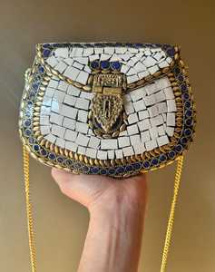 Bolso de Mano Metálico de Lujo Sofisticado para Mujer, Diseño Único y Elegante Inspirado en Diseñadores, con Correa de Cadena - Product Image 4