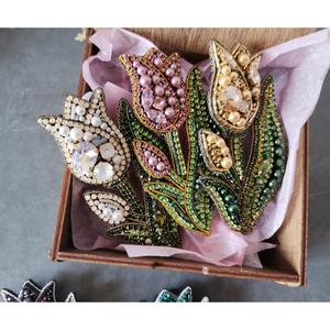 Broche de Diseño de Lujo con Cuentas de Cristal, Perlas y Cuentas de Semilla, Elegante Accesorio de Joyería de Moda para Vestidos y Abrigos - Product Image 4