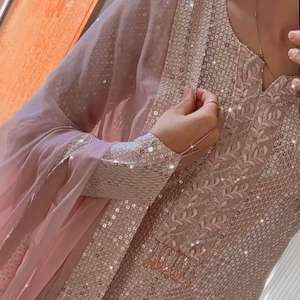 Conjunto de pantalón y Dupatta de mujer de diseñador al por mayor, ropa de boda de fiesta india, tela Georgette de imitación, secuencia de trabajo bordada - Product Image 2