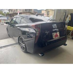 Toyota Prius S Hatchback 2018 - Conduite à droite - Hybride essence-électrique automatique - Sièges en cuir - Product Image 3
