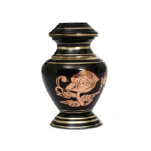 Urnes souvenir de crémation en laiton de haute qualité avec gravure or et noir fini pour les cendres humaines-Fourniture funéraire - Product Image 1
