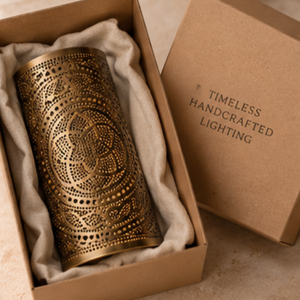 Lanterne suspendue cylindrique marocaine artisanale ajourée, motif étoile filigrané complexe, or égyptien - Product Image 4