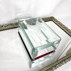 กล่องแหวนแก้วดีไซน์3D สดใสอุปกรณ์จัดระเบียบทำจากแก้วและโลหะสีทองกรอบขัดมันสำหรับเป็นของขวัญแต่งงาน - Product Image 1