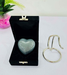 โกศรูปหัวใจสีเทาสำหรับใส่เถ้ากระดูกของมนุษย์ทำมือรูปหัวใจพร้อมกล่อง & ขาตั้งที่สมบูรณ์แบบสำหรับผู้ชายและผู้หญิง - Product Image 3