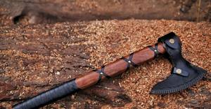 Hache viking artisanale de qualité industrielle en acier à haute teneur en carbone avec manche enveloppé de cuir pour le camping - Product Image 3