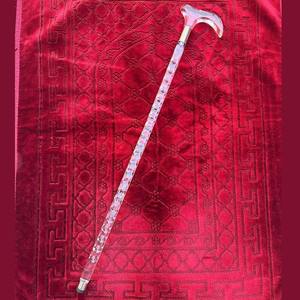 Bâton de randonnée élégant, fait main, de haute qualité, avec poignée en lucite, roses en soie blanches et vertes, léger, écologique, réglable - Product Image 3