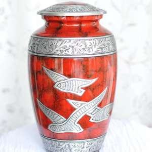 Urne funéraire métallique solide et souvenirs Urne funéraire souvenir de conception royale Urnes de cendres humaines fiables pour les services funéraires - Product Image 1