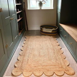 Venta al por mayor de Yute natural festoneado Boho Chic alfombra de yute trenzada hecha a mano, personalizar en cualquier tamaño y forma - Product Image 1