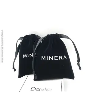 Bolsa de terciopelo negro con logotipo Venta al por mayor Astilla Estampado Joyas Bolsas de embalaje para anillo