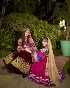 Elegante Atuendo Cultural Afgano Vintage para Mujer, Hecho a Mano, Adornado con Bordado de Hilo Exquisito, Tela de Chifón, Manga Larga - Product Image 2