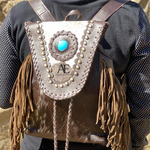 Sac à dos en cuir avec vraie fourrure fait à la main, avec frange et cordon de serrage - Product Image 1