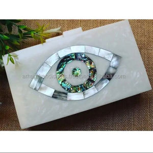 Pochette en résine artisanale-Pochette élégante en résine au design élégant et unique pour femme pour anniversaire de mariage - Product Image 1