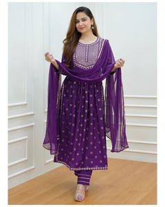 महिलाओं के लिए सबसे अच्छा गुणवत्ता आधुनिक शैली रेयान कपड़े Nayra कट कुर्ती पंत और दुपट्टा के साथ भारी कढ़ाई अनुक्रम काम - Product Image 3