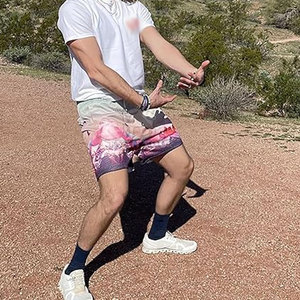 Shorts de Verano con Estampado Gráfico a la Moda, Diseño Gráfico Atractivo, Tela Ligera y Suave, Ideal para un Estilo Moderno - Product Image 4