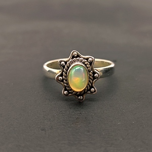 Bague artisanale en opale éthiopienne naturelle Bague en argent sterling 925 fin Bague design moderne pour femme Bague cadeau de mariage - Product Image 1