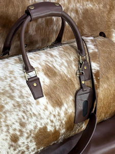 Sac de voyage en cuir de vachette fait main, de haute qualité, cuir naturel avec poils, week-end, grande capacité, durable - Product Image 4