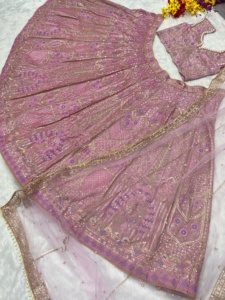 Broderie faite à la main de dernier style pour femmes Lehenga <span class=keywords><strong>Choli</strong></span> belle tendance couture motif imprimé indien pakistanais festif - Product Image 6
