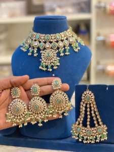 Conjunto de Collar Tayani Kundan Kashmiri con Maang Tikka y Pasa, Acabado Premium de Alta Calidad, Ideal para Bodas y Celebraciones Festivas - Product Image 5