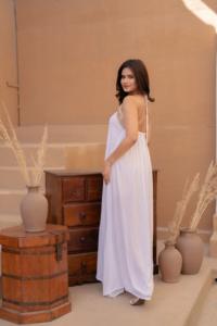 Robe midi blanche bohème à col halter, taille naturelle, écologique, élégante, pour douche nuptiale, tenue de luxe pour lune de miel, plage et resort, robe de soleil - Product Image 3