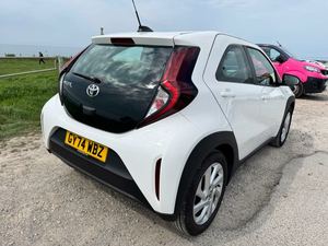 UTILISÉ LHD/RHD 2024 T O Y O T A AYGO X 1.0 VVT-I PURE - Product Image 2