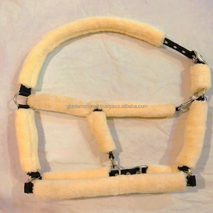 Caballo de nailon con cuello halter en color negro azabache, visón suave a todo color crema en todos los lados con hardware de acero inoxidable - Product Image 6